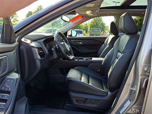Used 2021 Nissan Rogue SL w/ Premium Package image 17