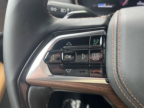 Used 2025 Jeep Grand Cherokee Summit w/ Luxury Tech Group V AWD/4WD image 38