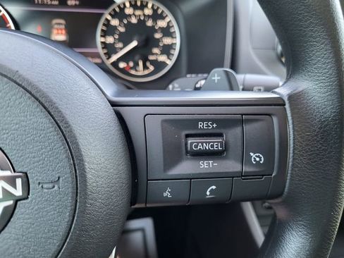 Used 2024 Nissan Rogue S FWD image 18