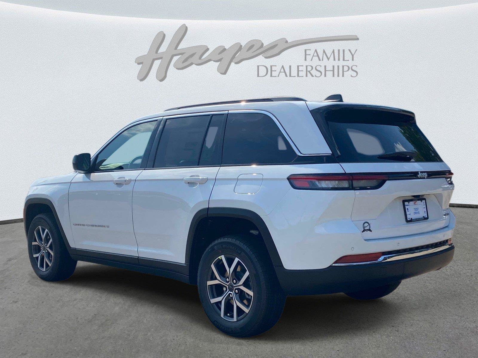 New 2027 Jeep Grand Cherokee Laredo X RWD image 5
