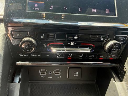 Used 2025 Jeep Grand Cherokee 4WD image 25