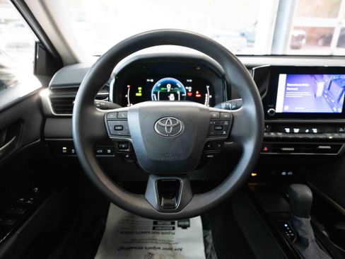 Used 2025 Toyota Camry LE image 21