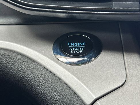 Used 2023 Ford Explorer XLT image 29