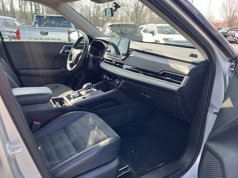 Used 2024 Mitsubishi Outlander SE Black Edition image 18