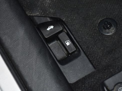 Used 2024 Toyota Corolla LE FWD image 21