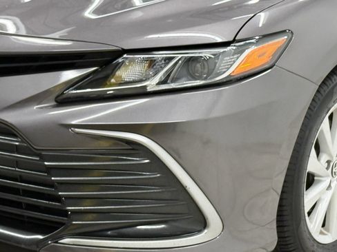 Used 2022 Toyota Camry LE FWD image 4