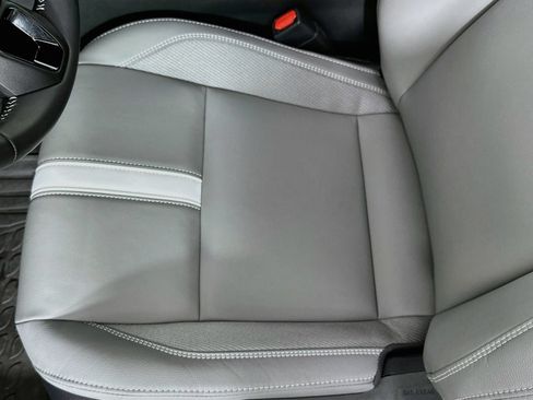 Used 2025 Toyota Camry SE FWD image 19