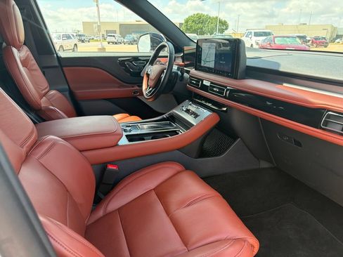 Used 2025 Lincoln Aviator Reserve w/ Equipment Group 201A AWD/4WD image 11
