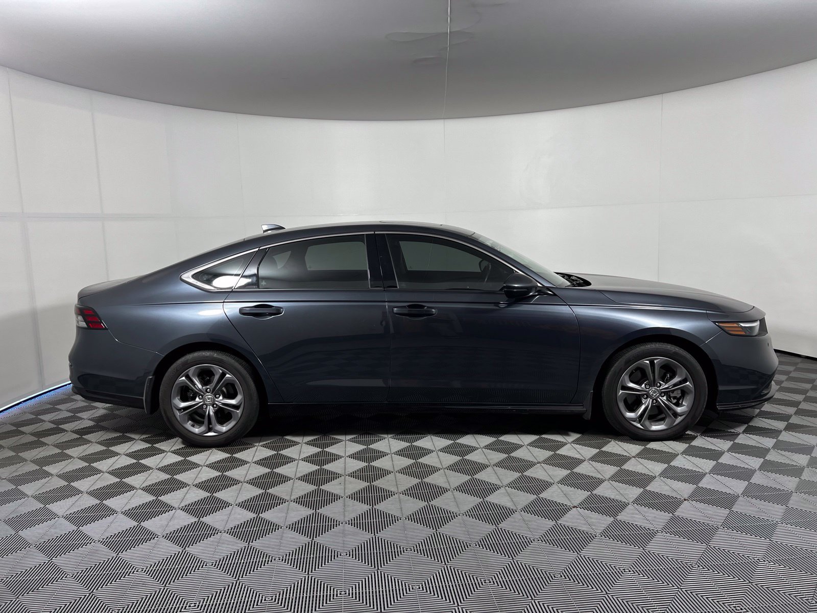 Used 2025 Honda Accord EX-L image 4