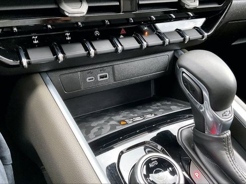 Used 2024 Chevrolet Colorado ZR2 w/ ZR2 Convenience Package III image 17