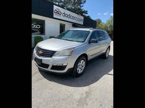 Used 2017 Chevrolet Traverse LS image 1
