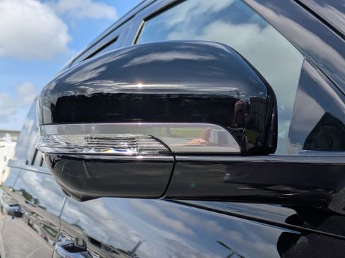 New 2026 Lincoln Navigator Reserve w/ Jet Appearance Package AWD/4WD image 12