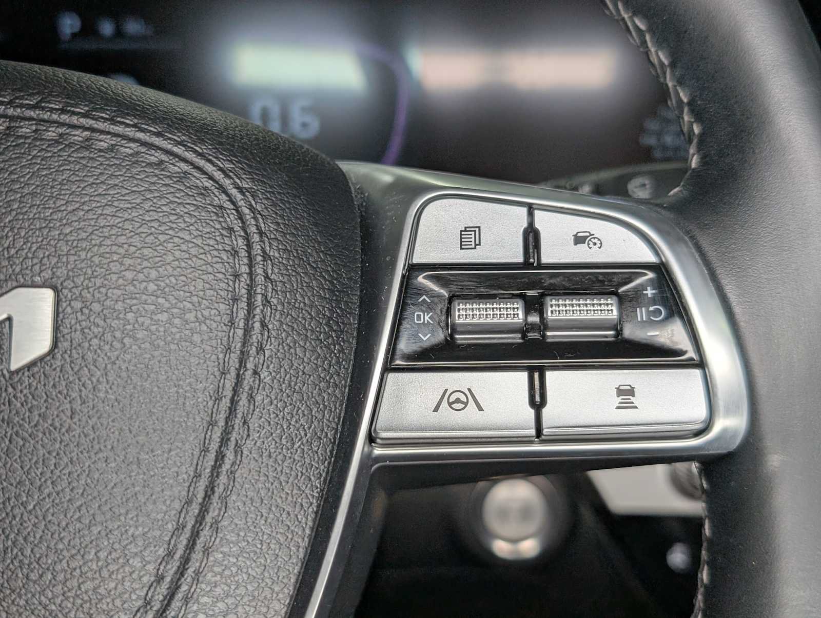 Used 2024 Kia Telluride EX w/ EX Captain's Chair Package AWD/4WD image 37
