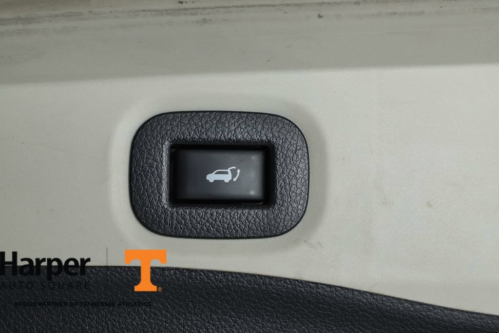 Used 2017 Nissan Rogue SV w/ SV Premium Package FWD image 64