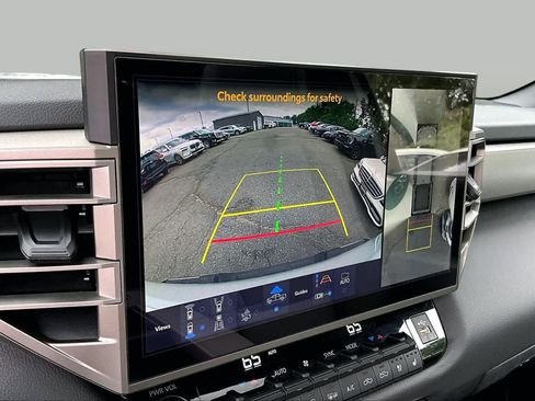 Used 2025 Toyota Tundra Limited AWD/4WD image 28