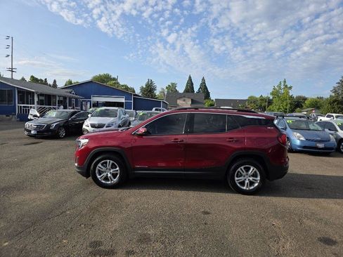 Used 2019 GMC Terrain SLE w/ Driver Convenience Package FWD image 8