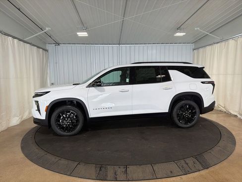 New 2026 Chevrolet Traverse LT w/ Midnight/Sport Edition image 2