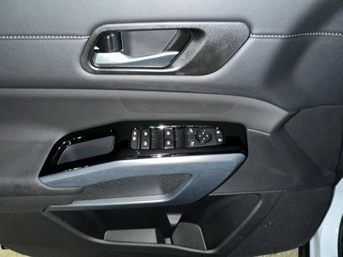 New 2025 Nissan Pathfinder SL image 22