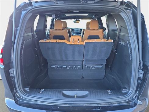 Used 2021 Chrysler Pacifica Pinnacle image 14