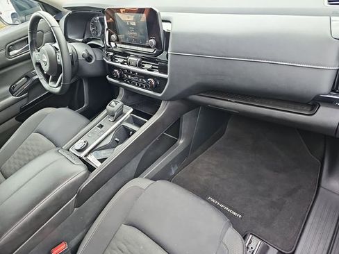 Used 2022 Nissan Pathfinder SV AWD/4WD image 28