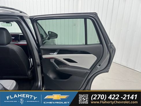 Used 2025 Volkswagen Tiguan SE R-Line AWD/4WD image 12