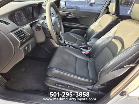 Used 2017 Honda Accord Sport image 6