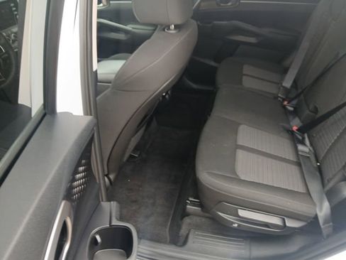 Certified 2023 Kia Sorento LX image 33