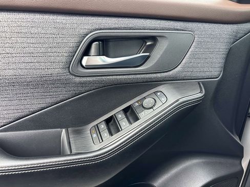 Used 2023 Nissan Rogue SV image 15