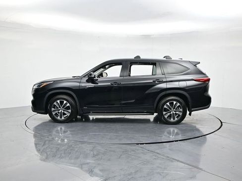 Used 2021 Toyota Highlander XLE image 7