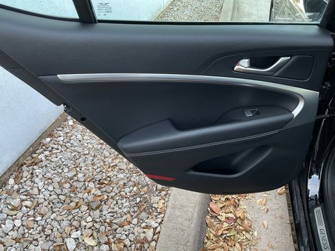 Used 2025 Genesis G70 2.5T image 16