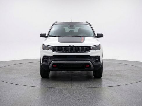 Used 2025 Jeep Compass Trailhawk image 2