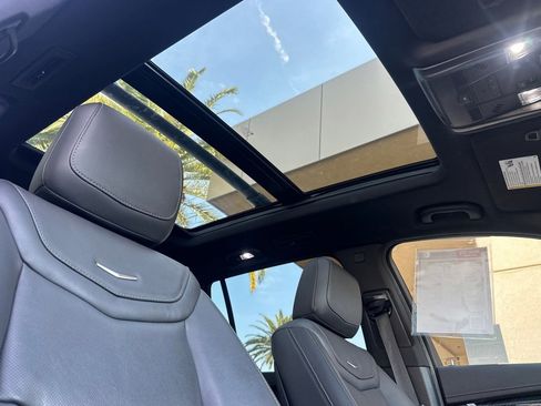 Used 2023 Cadillac XT6 Premium Luxury w/ Technology Package image 19