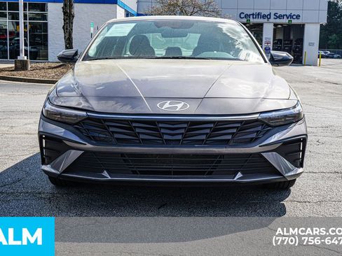 Used 2025 Hyundai Elantra Sport image 12