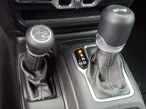 Used 2025 Jeep Wrangler Unlimited Sahara w/ Safety Group AWD/4WD image 14