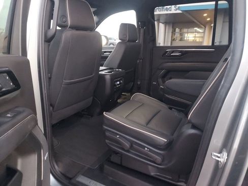 Used 2025 Chevrolet Suburban Premier image 19