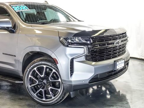 Certified 2021 Chevrolet Suburban RST w/ Luxury Package AWD/4WD image 3