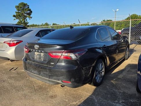 Used 2022 Toyota Camry LE w/ Convenience Package FWD image 2