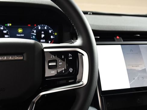 Used 2025 Land Rover Discovery Sport Dynamic SE image 31