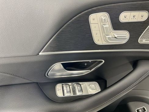 Used 2025 Mercedes-Benz GLS 450 4MATIC image 24