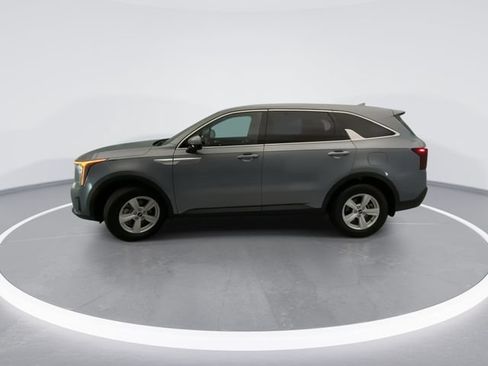 Used 2025 Kia Sorento LX FWD image 5