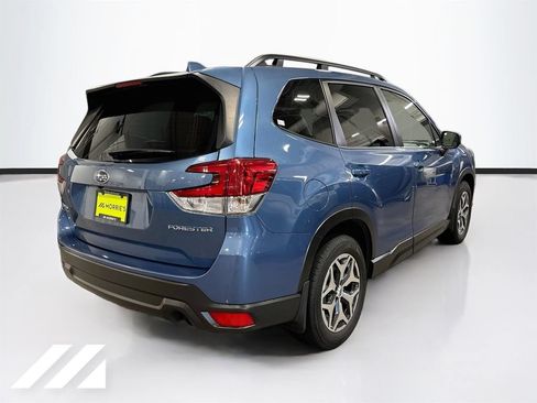 Used 2022 Subaru Forester Premium AWD/4WD image 5