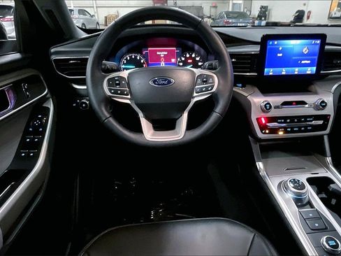 Certified 2022 Ford Explorer XLT w/ Equipment Group 202A image 5
