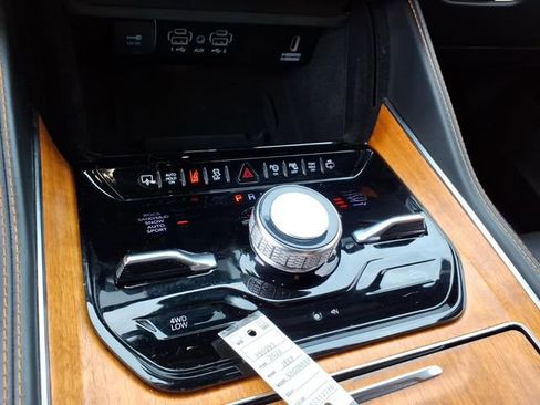 Used 2022 Jeep Grand Wagoneer Series III image 10