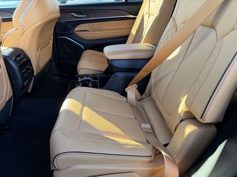 Used 2024 Jeep Grand Cherokee L Summit image 11