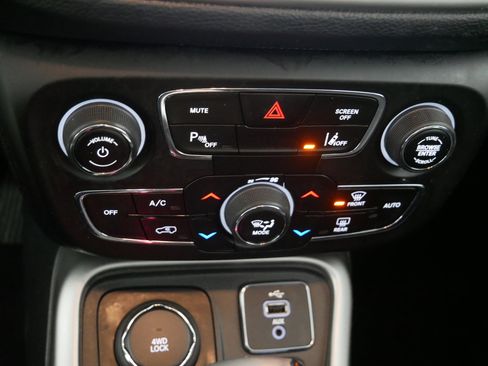 Used 2018 Jeep Compass Latitude w/ Popular Equipment Group image 23