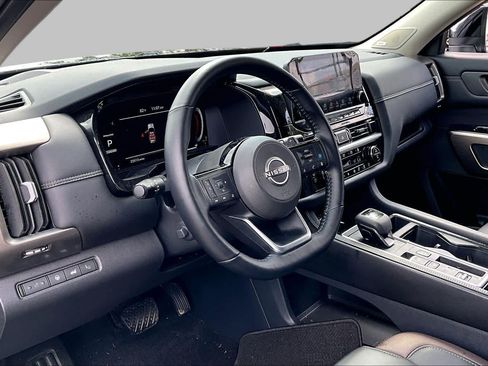 Used 2025 Nissan Pathfinder Platinum w/ Cargo Package FWD image 17