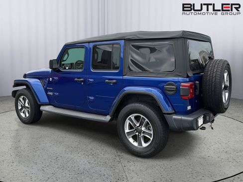Used 2018 Jeep Wrangler Unlimited Sahara AWD/4WD image 10
