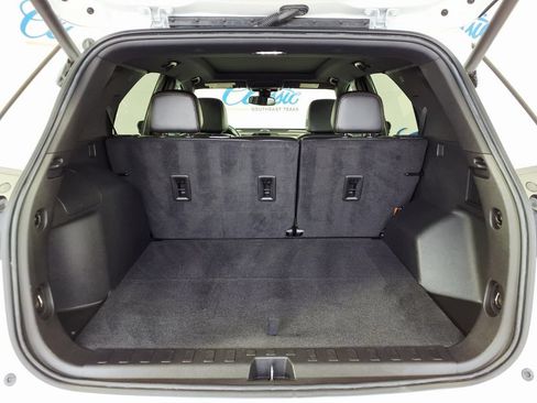 Used 2023 Chevrolet Equinox Premier AWD/4WD image 9