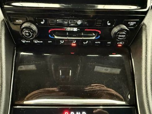 Used 2023 Jeep Grand Cherokee Altitude image 36