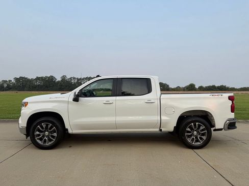 Used 2024 Chevrolet Silverado 1500 LT AWD/4WD image 11